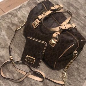 Michael Kors Barrel Bag with matching wallet 👀